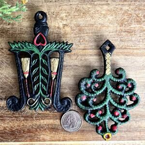 VTG Wilton Mini Footed Cast Iron Trivet Set Painted Holiday Christmas Tree Broom